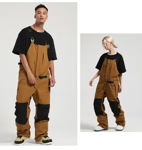 Detailaufnahme der wasserdichten Skilatzhose mit verstärkten Knien und Trägern