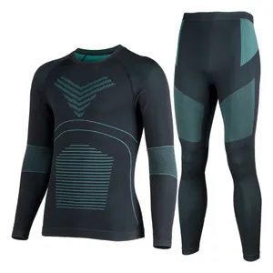 Set intimo termico invernale con tessuto traspirante e motivi verdi ergonomici sportivi
