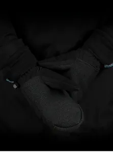 Dettaglio guanti da sci professionali con rinforzo in Kevlar e polsini incorporati
