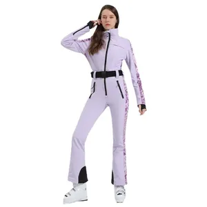 Damen Profi-Skianzug Einteiler in Lavendel mit lila Blumenmuster und Taillengürtel