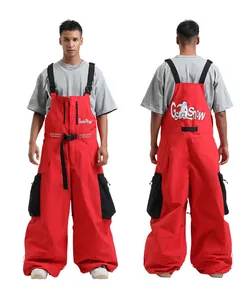 Vista frontale e posteriore dei pantaloni da sci rossi impermeabili con ampie tasche
