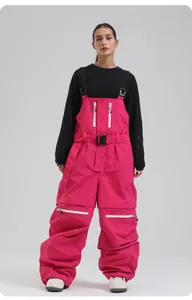 Vollansicht der pinkfarbenen Profi-Skilatzhose für Damen mit wasserdichten Reißverschlüssen