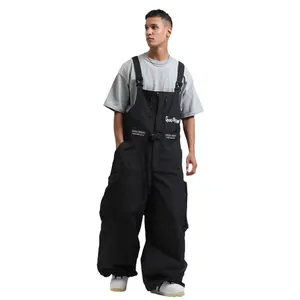 Pantaloni da sci neri impermeabili da uomo con spalline regolabili e tasche cargo