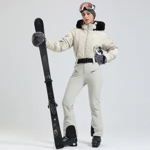 Damen Skianzug Set in Creme gesteppt mit Kunstpelz Kapuze und Thermohose High Waist