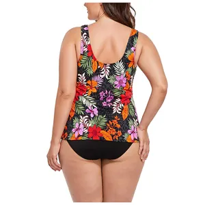 Vue arrière du débardeur de bain grande taille à imprimé floral et bas de bikini noir uni