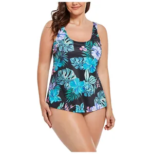 Détail du haut de tankini à fleurs avec motifs tropicaux et larges bretelles de confort