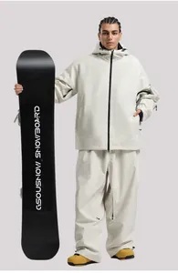 Vollansicht der Profi Skianzug Set mit wasserdichter Kapuzenjacke und Hose in Beige