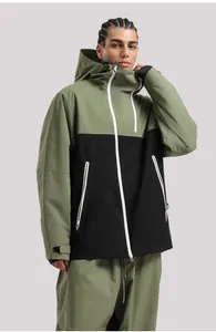 Détail de la veste de ski imperméable vert armée avec zips blancs et poignets réglables