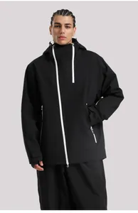 Détails de la veste de ski imperméable avec zips blancs et poignets ajustables