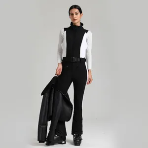 Combinaison de ski une pièce ajustée noir et blanc avec ceinture et veste assortie
