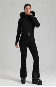 Damen Einteiliger Skianzug in Schwarz mit Pelzkapuze und verstellbarem Gürtel
