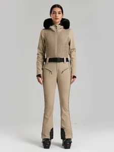 Damen Skianzug Einteiler in Khaki mit schwarzem Pelzkragen und Steppmuster für den Winter
