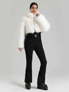 Combinaison de ski femme avec veste en fausse fourrure blanche et pantalon noir stretch
