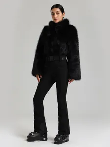 Veste de ski en fausse fourrure noire avec pantalon thermique et bottes de ski pro