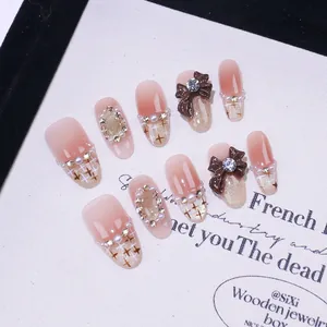 Faux Ongles Faits à la Main Dégradé Marron Nude Avec Nœud 3D Perle Strass Style Français Élégants Ongles Réutilisables Femmes
