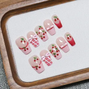 Handgefertigte Kirsch-Kunstnägel mit rosa 3D-Schleifen und französischem Karomuster