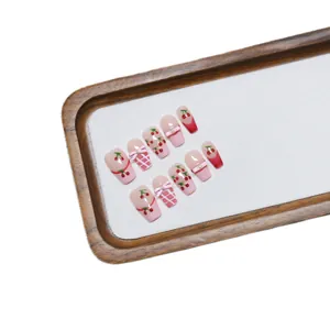 Handgefertigte rosa Kunstnägel mit Kirsch-Design, Karomuster und Schleifen