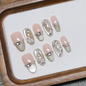 Faux ongles œil-de-chat faits main avec papillon 3D, perles et fleurs de cerisier