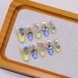 Unghie finte fatte a mano glitter argento con fiocchi blu e strass 3D brillanti