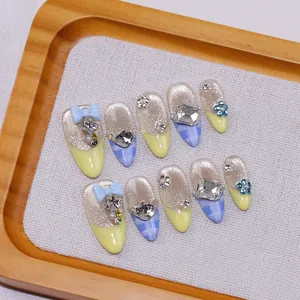 Unghie finte French fatte a mano con glitter cat-eye, fiocchi 3D e strass di cristallo