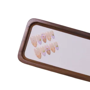 Faux ongles faits main avec fleurs 3D, motif léopard et perles de forme amande