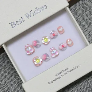 Faux ongles 3D faits main pour enfants avec lapins et nœuds dans un coffret cadeau