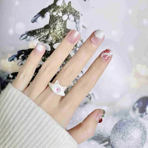 Uñas postizas de copos de nieve con anillo de gato blanco y piedra preciosa rosa
