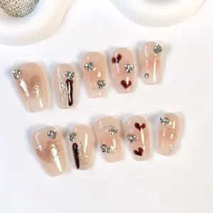 Handgefertigte Aufklebbare Nägel Mit Rotem Herz Strass Dekor Nude Rosa Farbverlauf Kurze Trapez Künstliche Nägel Damen