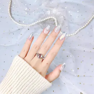 Faux ongles luxe sirène avec dégradé nacré et décorations raffinées en strass brillants