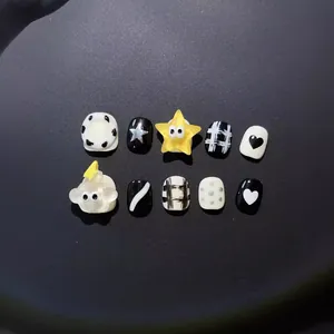 Uñas postizas 3D hechas a mano para niños con lindos diseños de estrellas y nubes