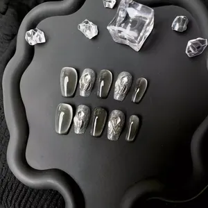 Faux Ongles à Coller Faits à la Main Œil de Chat Gris Argent Strass 3D Cristal Coffin Courts Ballet pour Femmes Décoration Nail Art
