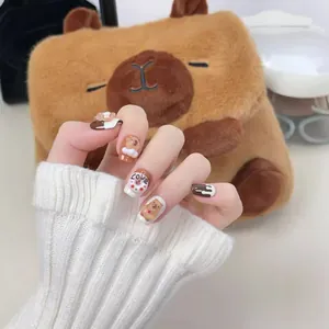 Unghie finte fatte a mano 3D Capybara con simpatici motivi di ciambelle e orsi marroni