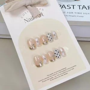 Faux Ongles à Presser Faits Main Style Français Courts Carrés Cercueil Nude Rose Crème Ballerine Avec Nœud Pois Strass Art