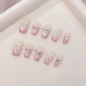 Unghie Finte Fatte a Mano Occhio di Gatto Sfumatura Rosa Farfalla 3D Cuore Strass Stile Francese Bara Corta per Donna