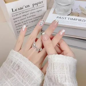 Faux ongles French avec nœuds 3D, pois noirs et bague papillon en argent pour femmes