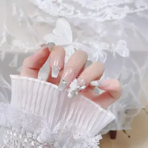 Uñas postizas artesanales tipo ataúd con mariposa 3D y efecto ojo de gato gel