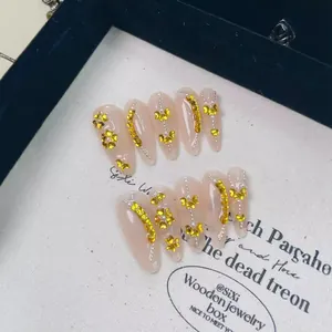 Faux Ongles à Presser Amande de Luxe Faits à la Main Jaune d'Or Cœur Fleur Strass Künstliche Perle Design Rose Nu Brillant Femme