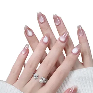 Handgefertigte rosa Cat-Eye-Nägel zum Aufkleben mit Mandelform und Glanzeffekt