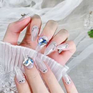 Faux ongles faits main œil de chat nacré avec strass de luxe en forme de cœur