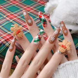 Faux ongles cercueil de Noël avec bonhomme de pain d'épice 3D et motif à carreaux