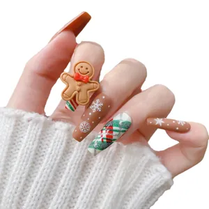 Faux ongles de Noël faits main avec bonhomme de pain d'épices 3D et motifs de flocons