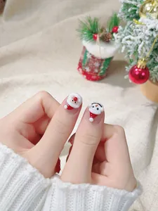 Detail handgefertigter Weihnachts-Klebenägel mit 3D-Weihnachtsmann und Schneemann-Motiven