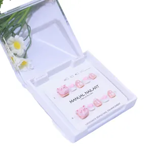 Handgefertigte rosa Press-on-Nägel für Kinder mit süßen 3D-Schweinchen und Herzmustern