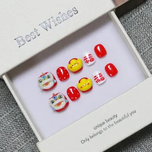Ongles à Presser Faits à la Main pour Enfants Design Danse du Lion 3D Rouge Festif Courts Faux Ongles Kit pour Filles Nail Art avec Coffret Cadeau