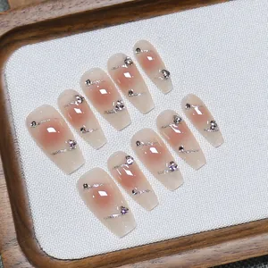Handgefertigte Press-on-Nägel mit rosa Blush-Verlauf, Silberglitzer und Strass-Akzenten