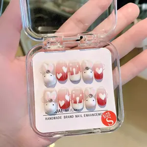 Faux ongles faits main dégradé rouge avec lapins 3D et motifs de cœurs blancs