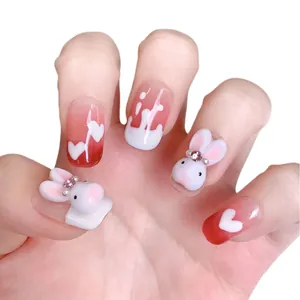 Faux ongles faits main avec lapins 3D, cœurs roses et cristaux brillants chic