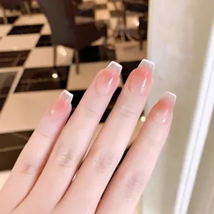 Rosa Blush Farbverlauf Press-on Nägel mit weißen French-Tips und glänzender Quadratform