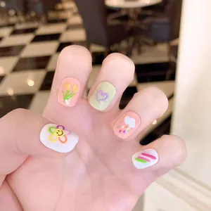 Faux Ongles à Presser Faits à la Main Relief 3D Motif Floral Tulipe Cœur Court Carré Rond Ensemble Femme