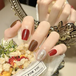 Unghie Finte da Incollare Fatte a Mano Rosso Vino Occhio di Gatto Corte Quadrate Foglia d'Oro Brillanti Donna Capodanno Matrimonio